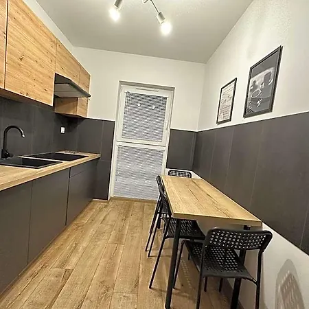 Pruszkowskie Mieszkanko Hostal *